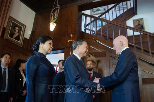 Party General Secretary visits Bulgaria’s Vrana Palace