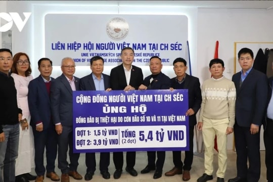 Vietnamese community in Czech Republic raises over 5 billion VND for storm victims