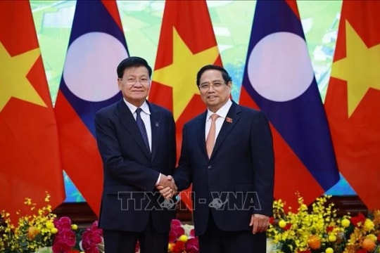 Vietnamese Prime Minister hosts top leader of Laos