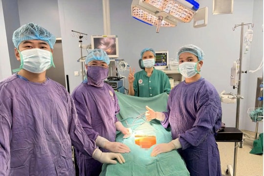 Bất ngờ phát hiện giới tính thật sau 21 năm sống như con gái