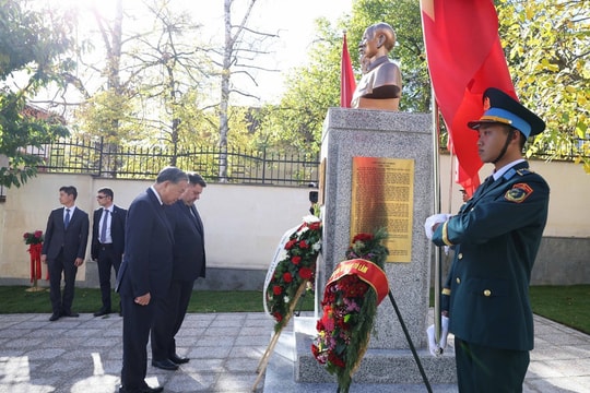 Party General Secretary attends inauguration of Statue of President Ho Chi Minh in Bulgaria