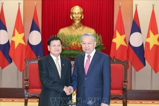Party General Secretary hosts top Lao leader
