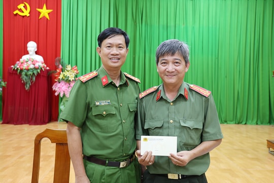 An Giang: Khen thưởng Công an xã Óc Eo khám phá nhanh vụ cướp giật tài sản