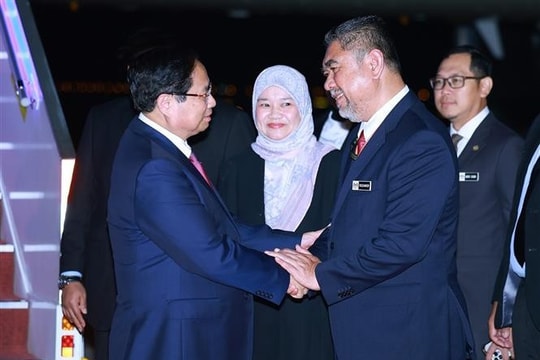 Thủ tướng Phạm Minh Chính tới Kuala Lumpur, bắt đầu chuyến công tác dự Hội nghị cấp cao ASEAN