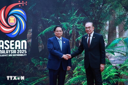 Thủ tướng Malaysia đón Thủ tướng Phạm Minh Chính và các Trưởng đoàn