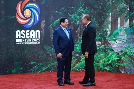 Malaysian PM welcomes Vietnamese counterpart, heads of delegations to 47th ASEAN Summit