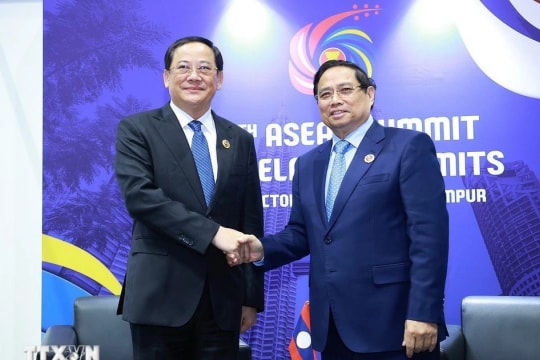 Vietnamese PM meets with government heads, leaders of int’l organisations on ASEAN Summit sidelines
