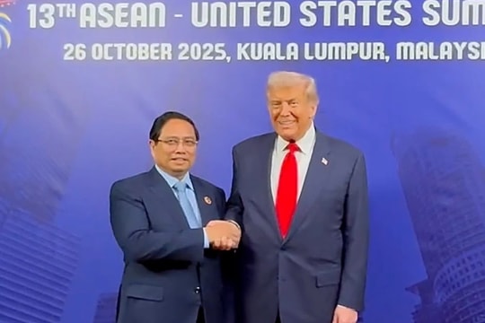 Vietnamese PM meets US President on 13th ASEAN–US Summit sidelines