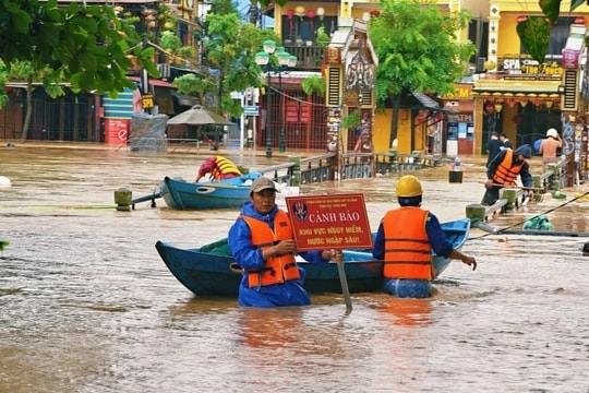 Lực lượng Công an nhân dân tập trung ứng phó khẩn cấp và khắc phục hậu quả mưa lũ lớn