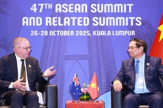 Vietnamese PM meets with Australian counterpart, Russian Deputy PM in Kuala Lumpur