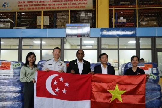 Singapore provides emergency relief to flood-hit residents in Tuyen Quang province