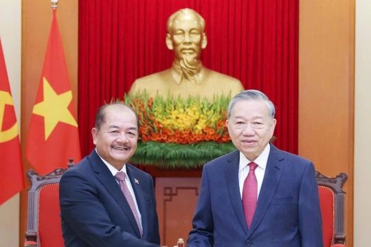 Party leader receives Lao People’s Revolutionary Party delegation