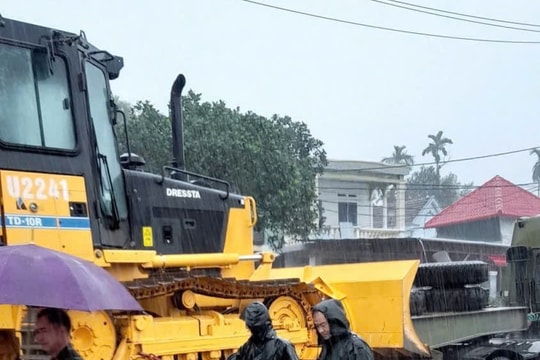 Quân khu 5 điều xe, xuồng chuyên dụng, lập Ban Chỉ huy tiền phương ứng phó mưa lũ tại Trà My