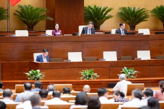 Ngày 27/10/2025: Quốc hội thảo luận tại hội trường