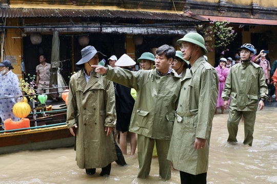 Bí thư Thành ủy Đà Nẵng kiểm tra công tác phòng, chống mưa lũ tại Hội An