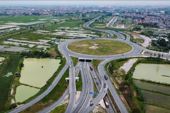 8,31 triệu tỷ đồng và hiệu quả đầu tư công