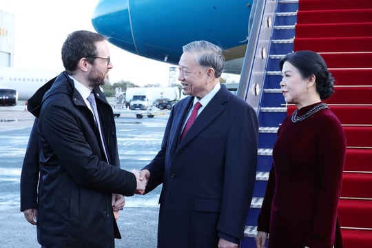 Party General Secretary begins official visit to UK