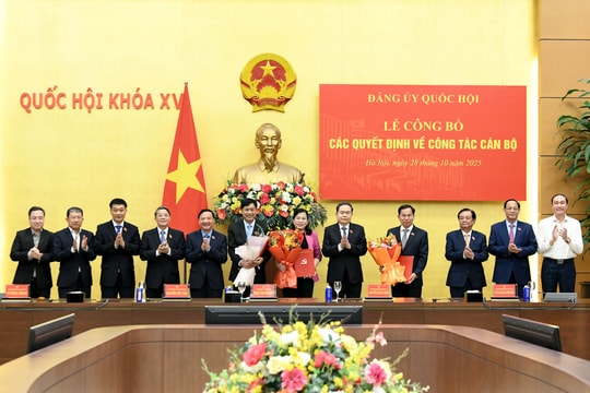 Chủ tịch Quốc hội Trần Thanh Mẫn chủ trì Lễ công bố các quyết định về công tác cán bộ