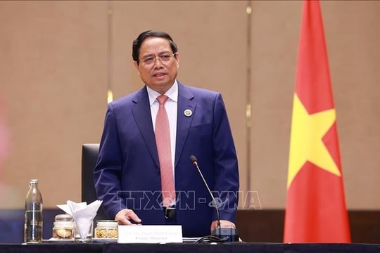 PM works with Vietnamese ambassadors to ASEAN countries