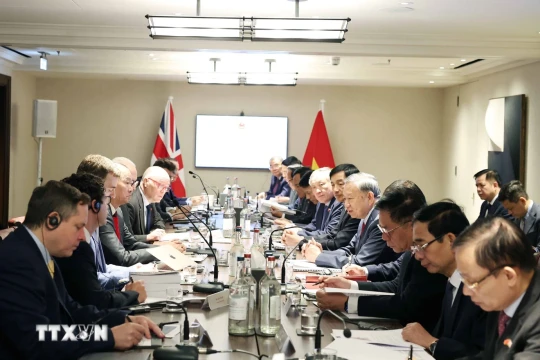 Tổng Bí thư Tô Lâm dự tọa đàm về công nghệ AI và chip bán dẫn tại Anh