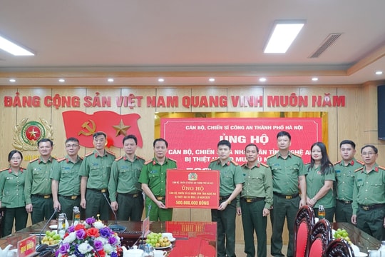 Công an Hà Nội hướng về đồng bào vùng lũ