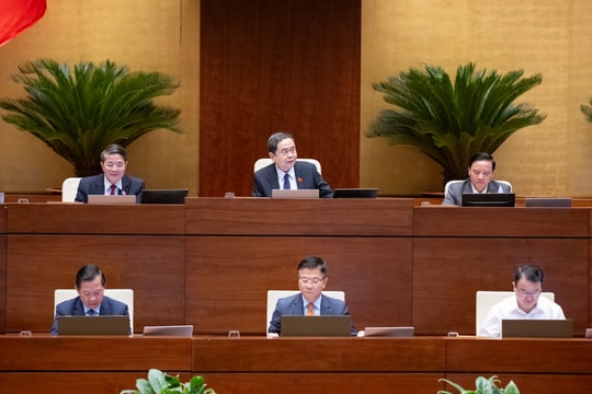 Ngày 29/10/2025: Quốc hội thảo luận tại hội trường