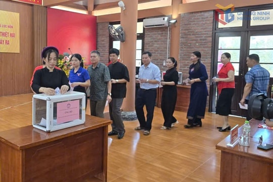 Quảng Ninh thăm hỏi, hỗ trợ các địa phương miền Trung bị ảnh hưởng nặng nề bởi mưa lũ