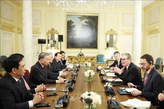 UK Prime Minister welcomes, holds talks with Vietnamese Party General Secretary