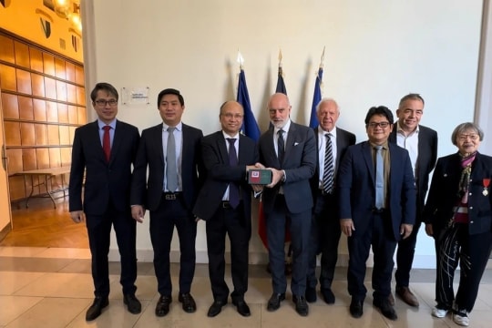 Vietnam, France step up cooperation in agriculture, education, sustainable development