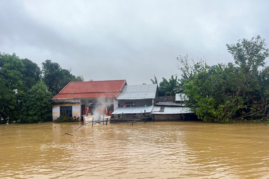 18 người chết và mất tích, 90 xã phường bị ngập vì mưa lũ miền Trung