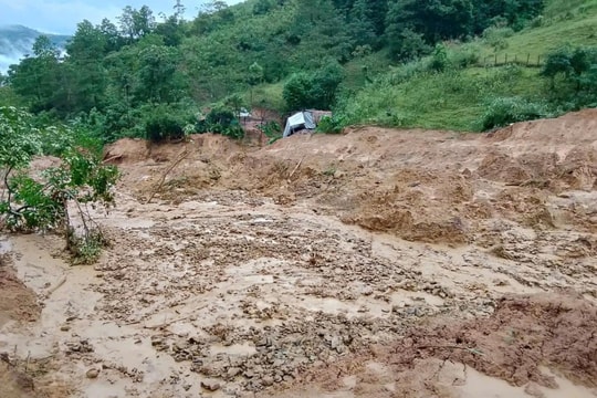 Công bố tình huống khẩn cấp sạt lở tại xã Tuyên Phú, Quảng Trị