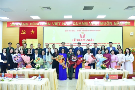 Báo Đại biểu Nhân dân nhận giải Khuyến khích cuộc thi viết "Dấu chân trên hành trình đổi mới"