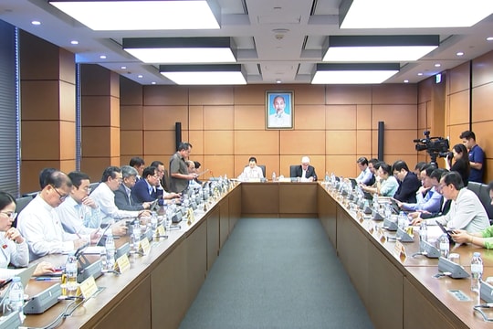 Phân cấp mạnh nhưng phải kiểm soát chặt thẩm quyền ủy nhiệm điều ước quốc tế