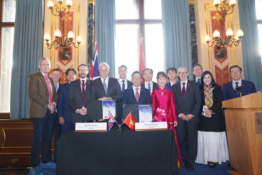 Vietjet ký hợp đồng mua 100 tàu bay A321neo Airbus