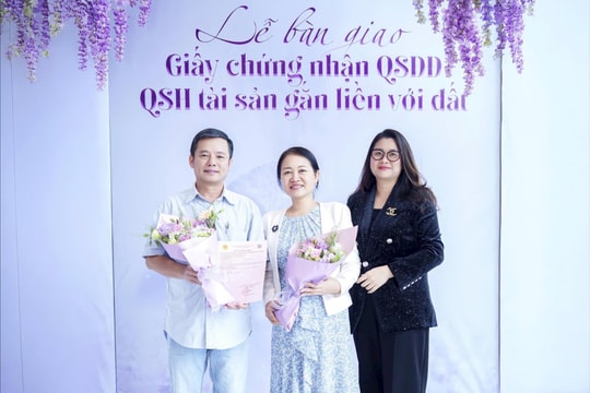 The Wisteria bàn giao sổ hồng cho cư dân