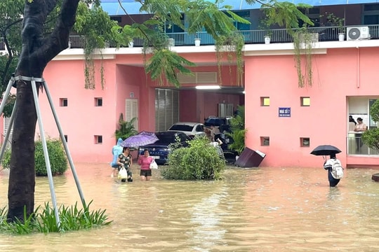 Huế: Học sinh tiếp tục nghỉ học ngày 3/11 để tránh lũ