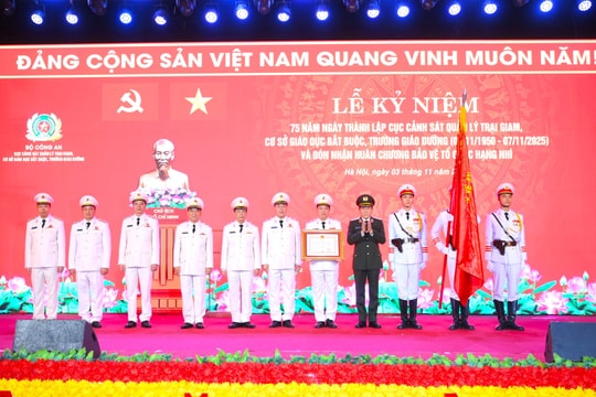 Cục Cảnh sát quản lý trại giam, cơ sở giáo dục bắt buộc, trường giáo dưỡng đón nhận Huân chương Bảo vệ Tổ quốc hạng Nhì
