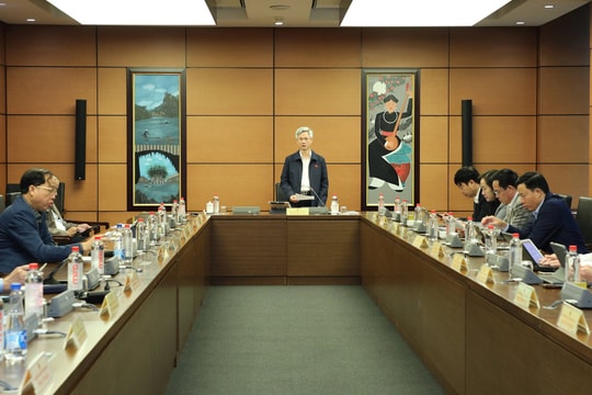 Đẩy mạnh phân cấp, phân quyền đi kèm với công cụ kiểm soát rủi ro