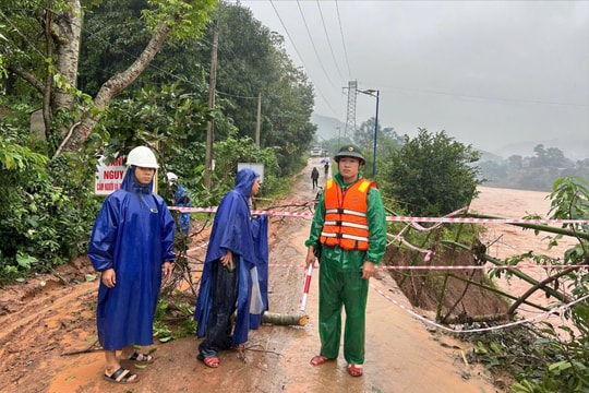 Mưa lớn gây ngập lụt, chia cắt nhiều khu vực tại Quảng Trị