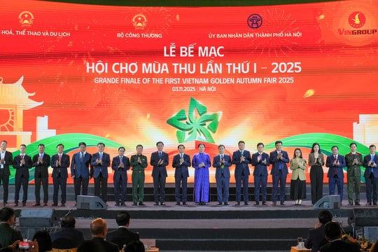 Vietnam Airlines ủng hộ 5,5 tỷ đồng hỗ trợ đồng bào vùng bão lũ