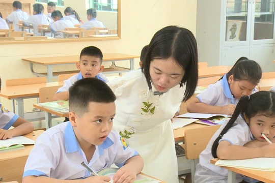 Sống như những đóa hoa: Bài 1: Cô giáo không tay và hành trình "vươn mình đón nắng"