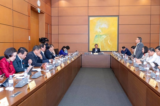 Hoàn thiện thể chế, thúc đẩy đổi mới sáng tạo và phát triển bền vững