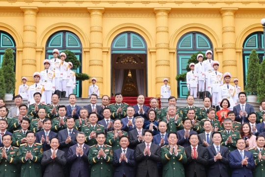 State President presents appointment, promotion decisions to military officers