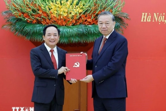 Party General Secretary presents Politburo decisions on personnel work