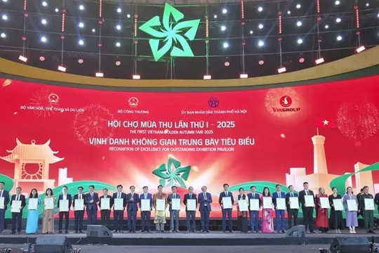 Tập đoàn Hóa chất Việt Nam đạt Giải thưởng “Không gian trưng bày tiêu biểu” tại Hội chợ Mùa Thu năm 2025