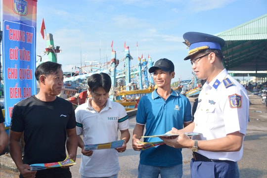Cảnh sát biển đồng hành cùng ngư dân vươn khơi, xây dựng nghề cá bền vững