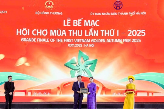 Agribank trao 10 tỷ đồng an sinh xã hội, cùng cả nước hướng về đồng bào vùng bão lũ