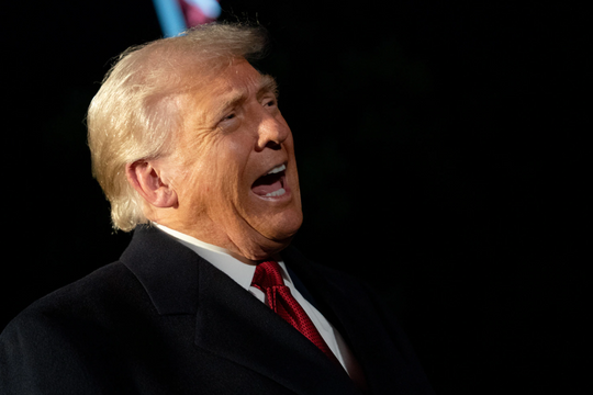 Những "vết rạn" trên "bức tranh quyền lực"