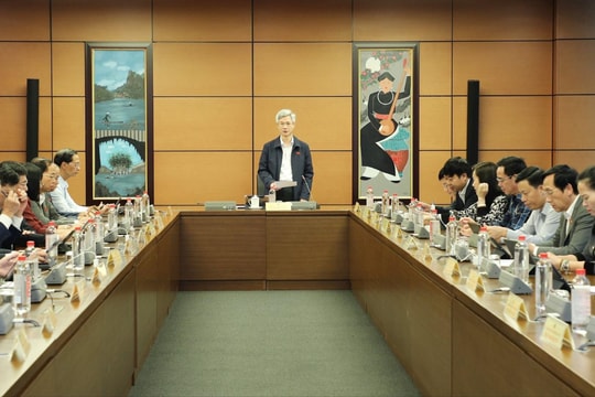 Chiều 6/11/2025, tổ 9 gồm đoàn ĐBQH các tỉnh (Hưng Yên - Hải Phòng)