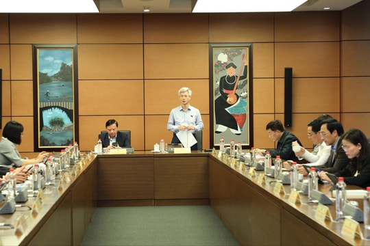 Sáng 7/11/2025, tổ 9 gồm Đoàn ĐBQH các tỉnh: (Hưng Yên, Hải Phòng)